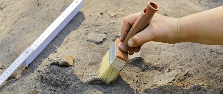 Под тротуаром в центре столицы Чехии хранились сокровища