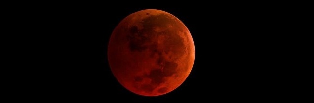 В пятницу жители и иммигранты в Чехии могли наблюдать лунное затмение