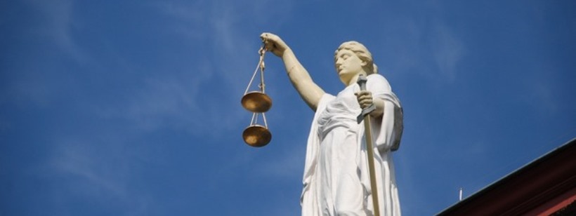 Юрист, Право