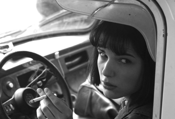 Французские кинематографисты сняли фильм о девушке из Чехии, которая на грузовике убила 8 человек. Французские кинематографисты сняли фильм о девушке из Чехии, которая на грузовике убила 8 человек.