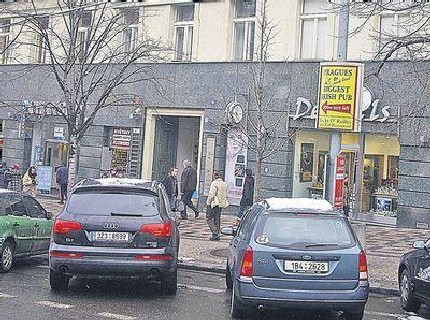 Мраморная облицовка дома на Вацлаваке сделана незаконно