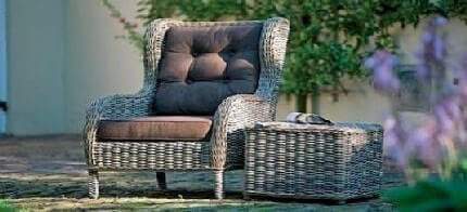 Вольтеровское кресло Jakarta wing chair удобно, оно подходит и для сада, и для интерьера
